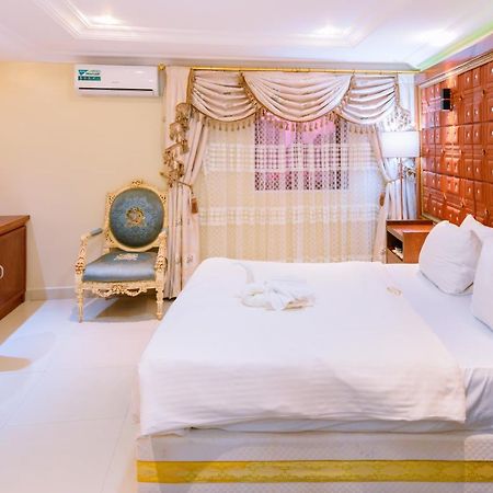 Hotel La Principaute Douala Bonapriso Екстериор снимка