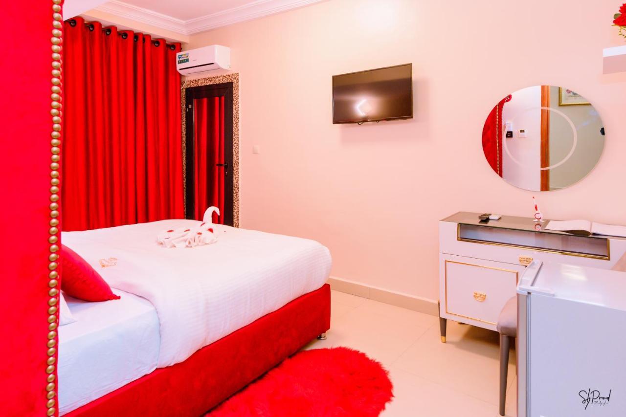 Hotel La Principaute Douala Bonapriso Екстериор снимка