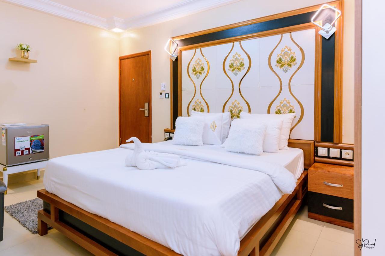 Hotel La Principaute Douala Bonapriso Екстериор снимка